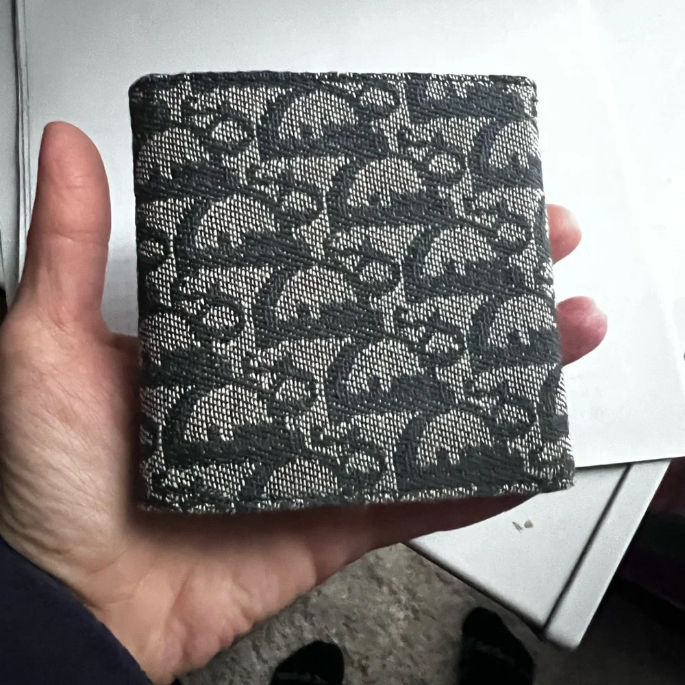 Dior wallet. Navy logo like new